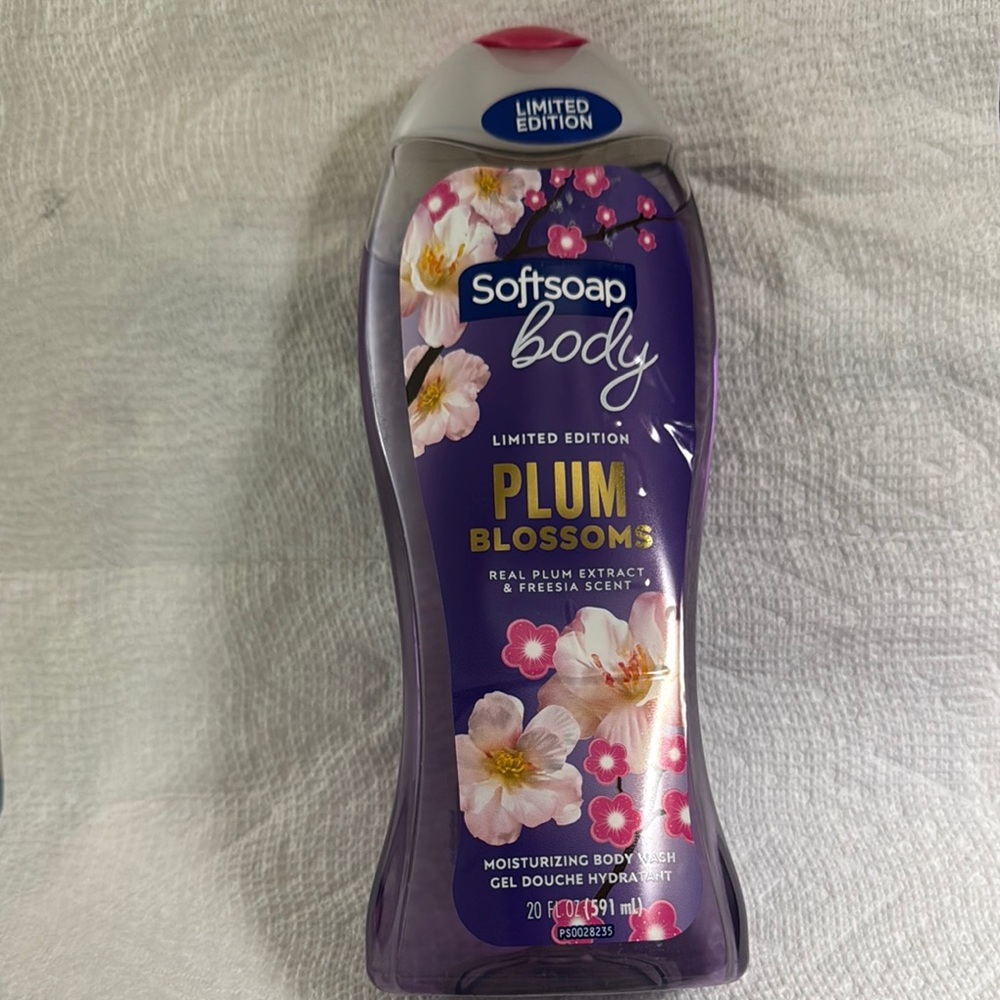 Body Plum Blossoms Moisturizing Body Wash - Purple